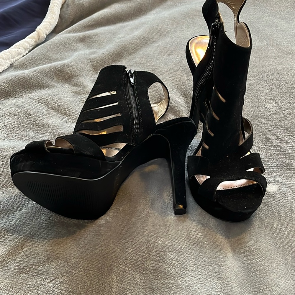 Black heels in good condition